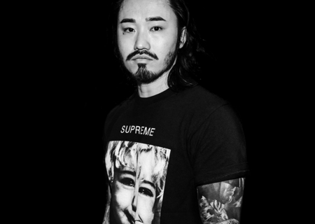 Sam Liu de Hong Kong tem uma grande paixão por tatuagens. Sua determinação em fazer seus clientes felizes levou-o a inúmeras noites de praticar e afiar suas técnicas. Sam agora trabalha com a Cheyenne HAWK PEN e HAWK Thunder.
