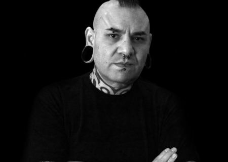 Tatuador Goethe Silva.
Por suas tatuagens únicas em preto e cinza, o tatuador Goethe Silva usa equipamentos da Cheyenne HAWK PEN, Cartuchos Safety e Craft.
